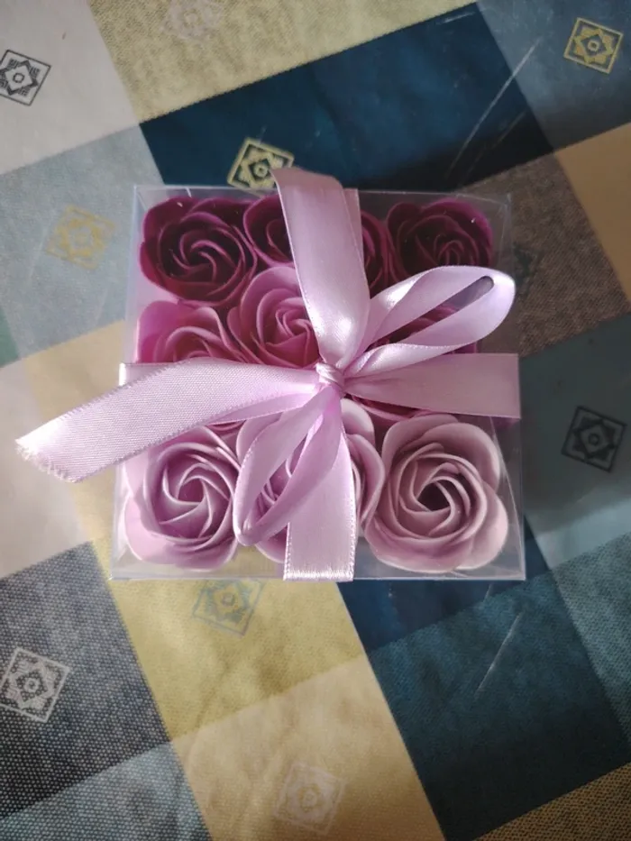 Lot de 9 savons en forme de rose