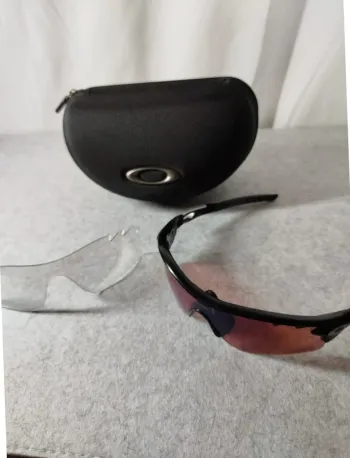 Lunettes Oakley Radar Ev path - Personnalisables - Housse - Verre transparent - Valeur 214€