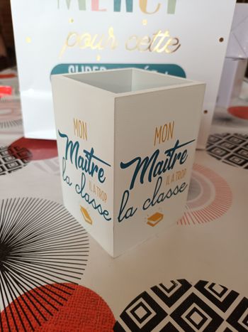 Pot à crayons cadeau maître Neuf