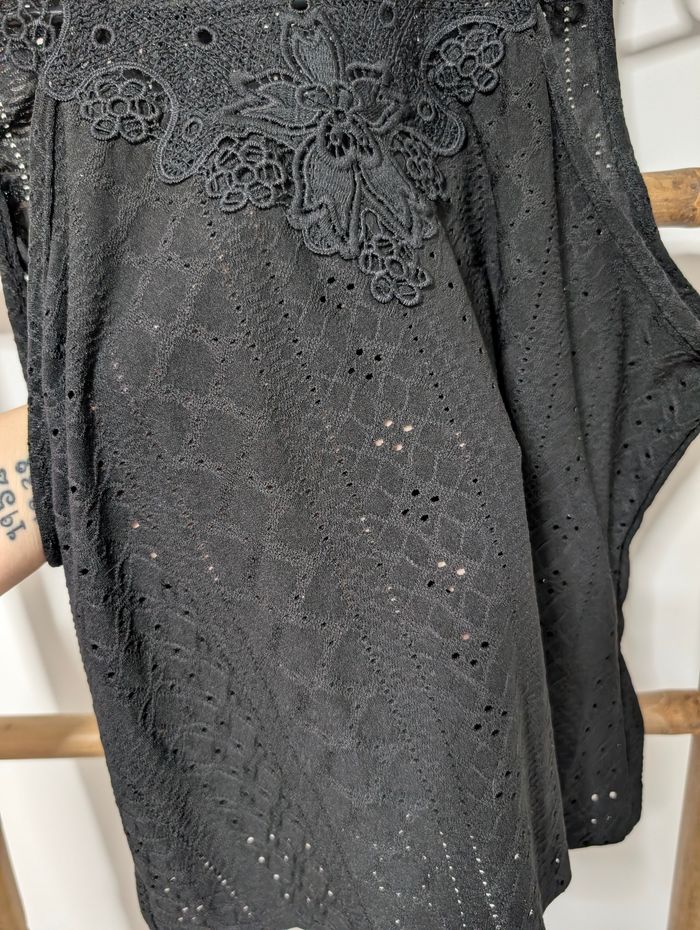 🌸 Femme 🌸 Haut noir brodé – Taille XXL – Neuf (juste lavé) - photo numéro 2