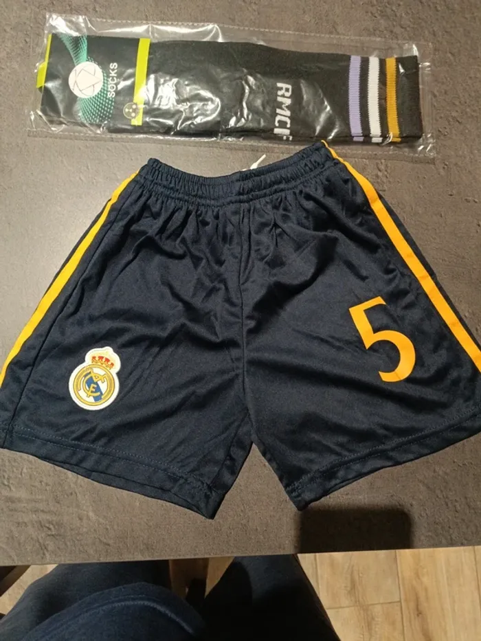 Tenue foot Real Madrid Jude Bellingham bleu. T.18 - photo numéro 3