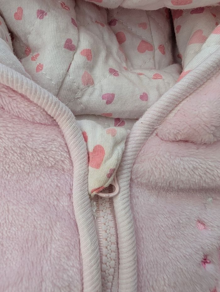 Veste polaire rose Primark Baby 9–12 mois – capuche oreilles – bon état - photo numéro 4
