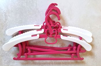 LOT DE 5 CINTRES ENFANTS - FILLE