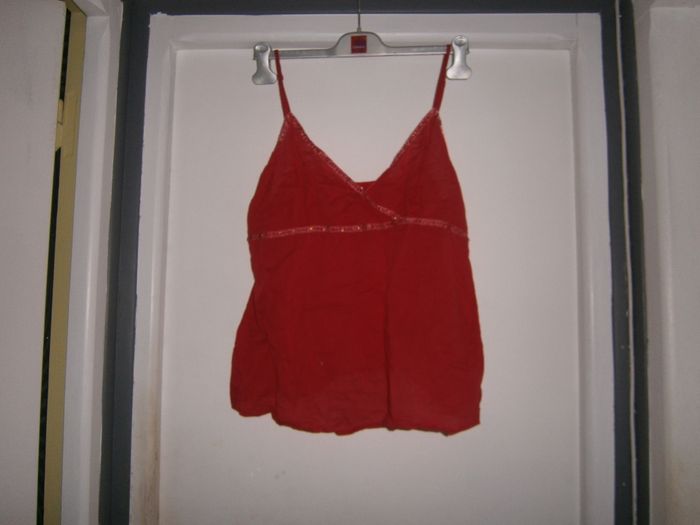 Lots, de petit haut, un rouge, et un fuchsia