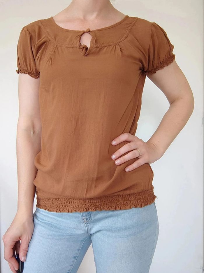 Tee-shirt marron Mim, taille 36, resserré à la taille, en très bon état 💖 - photo numéro 5