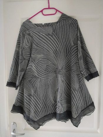 Tunique manches 3/4 neuve juste lavée taille 4