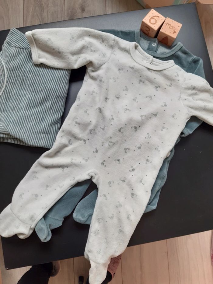 Lot 3 pyjamas vertbaudet 6 mois - photo numéro 2