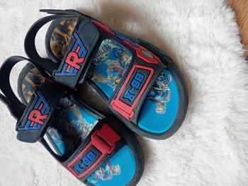 Sandalles