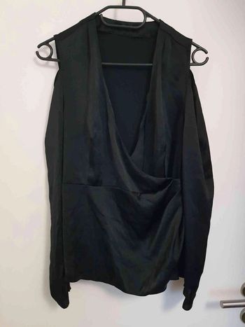 Haut satiné  noir  taille  38