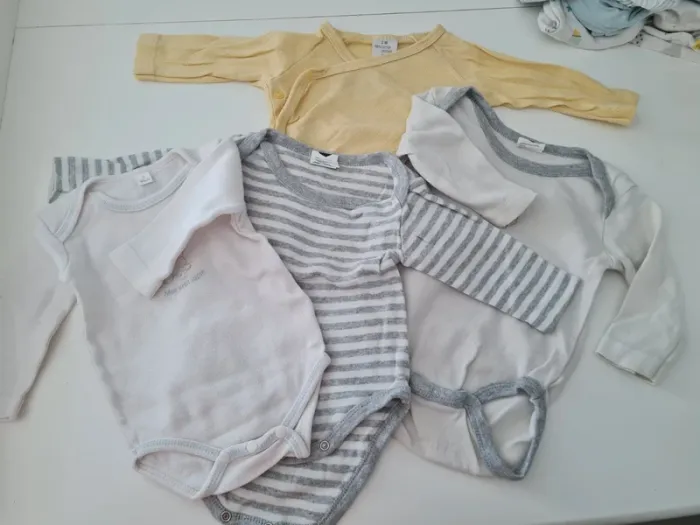 Lot bodies 3 mois