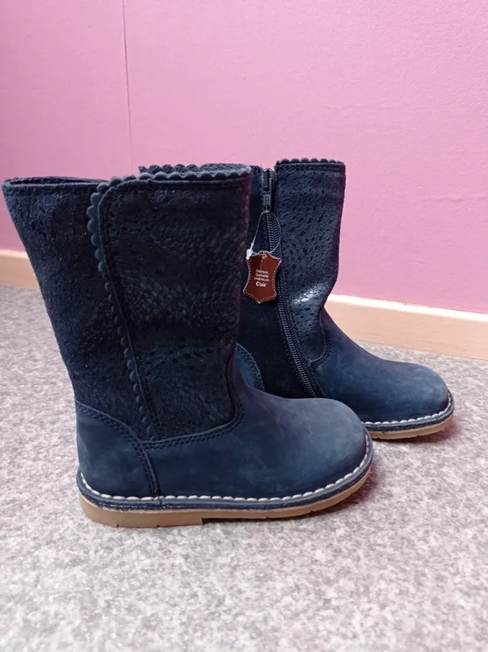 La halle bottes neuves 
Semelle intérieure en cuir
P.25 - photo numéro 6