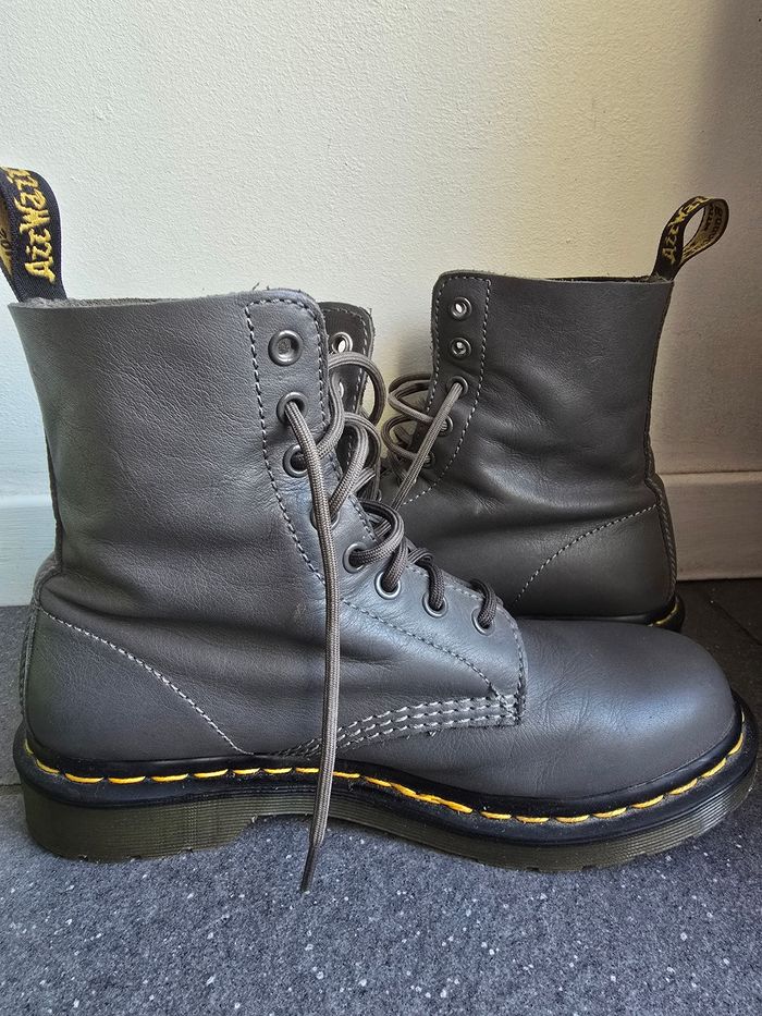 Dr. Martens grises - photo numéro 3
