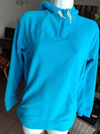 Pull polaire à capuche