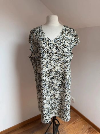 Superbe robe fluide fleurie neuve Christy 🌸 T 4 46