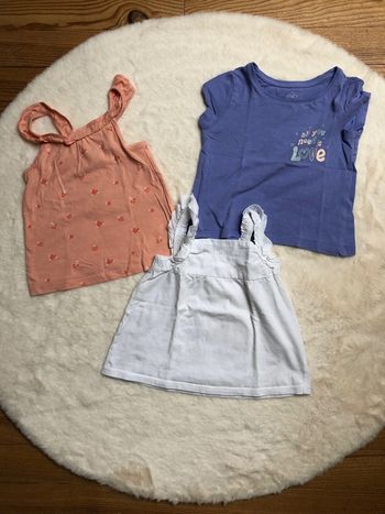 Lot 2 débardeurs + 1 tee-shirts 2 ans