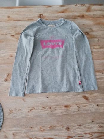 vends sweat levis taille 8 ans fille