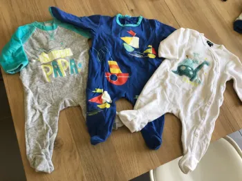 Lot de 3 pyjamas taille 3 mois