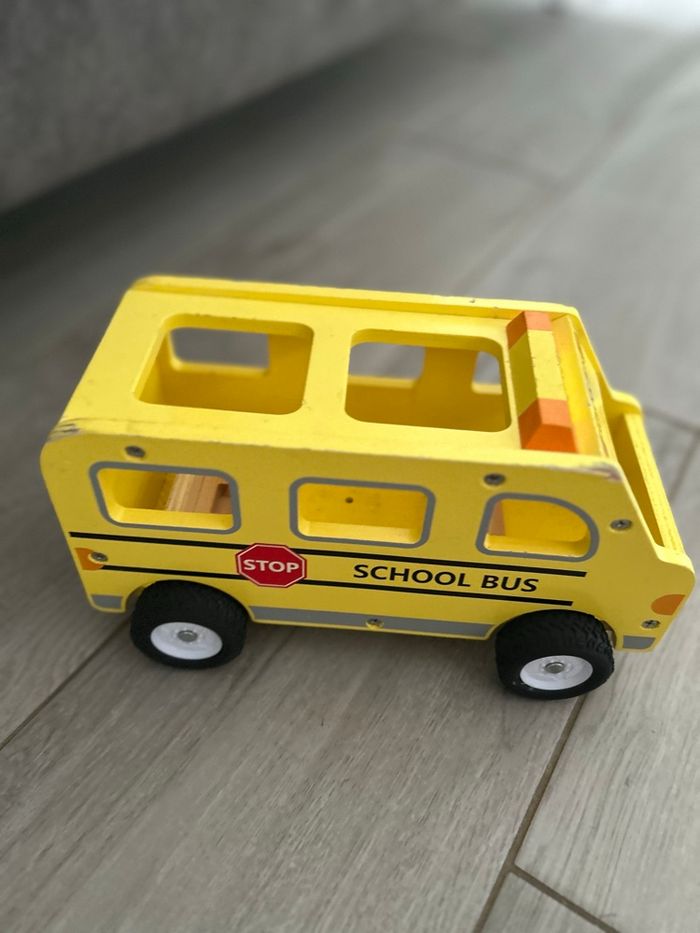 Bus en bois - photo numéro 2