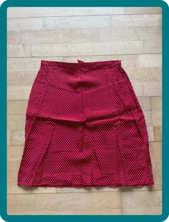 Jupe à pois rouge