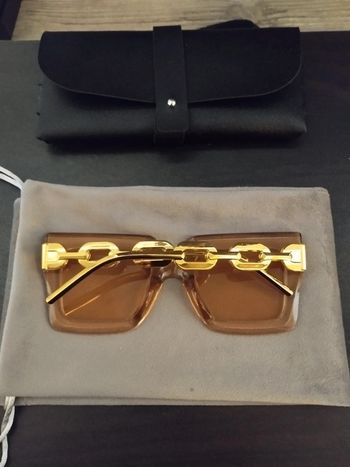 Lunettes femme neuves avec étui