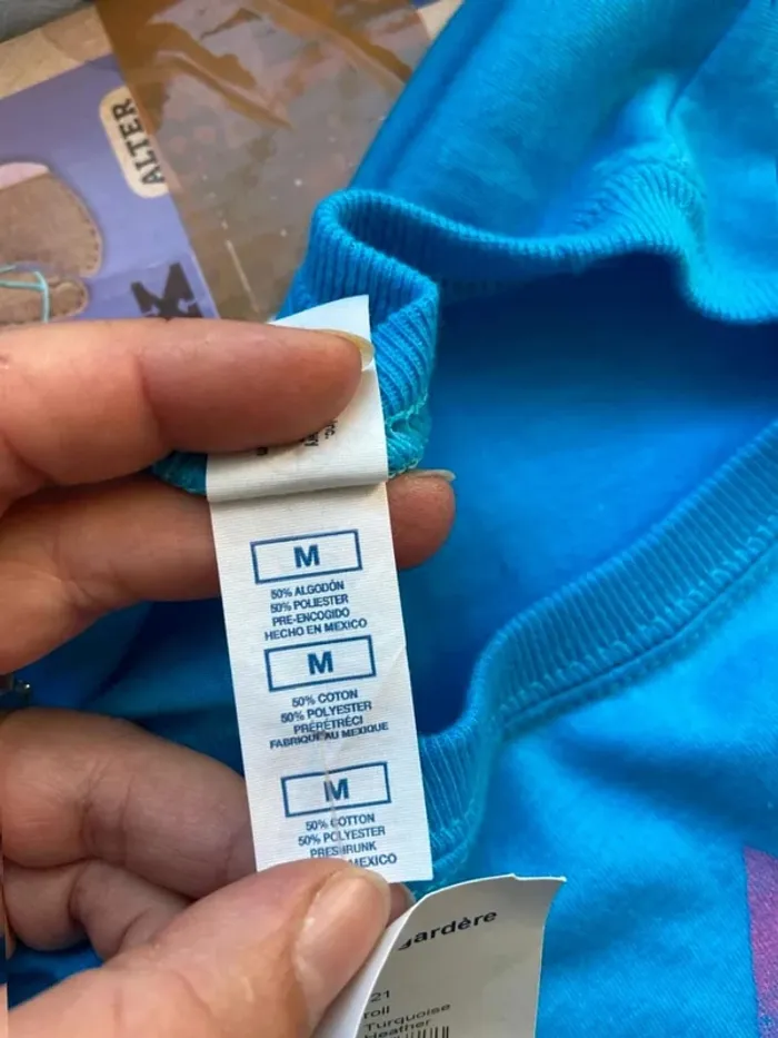 T-shirt neuf  T38 - photo numéro 7