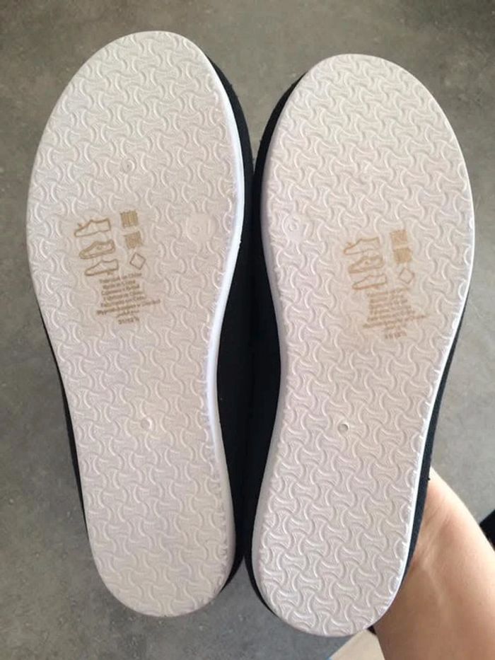 Chaussons noirs - photo numéro 2