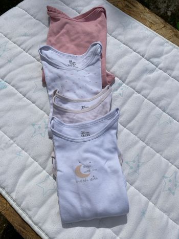 Lot de 4 bodies fille 18/24 mois 