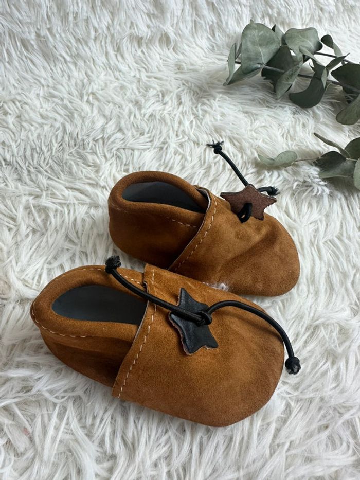 Paire de chaussons marron taille 18 - photo numéro 3