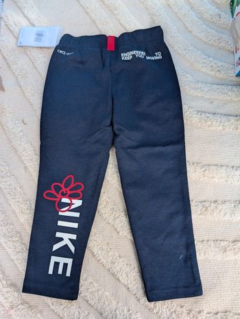 Pantalon Nike bleu marine 4 ans
