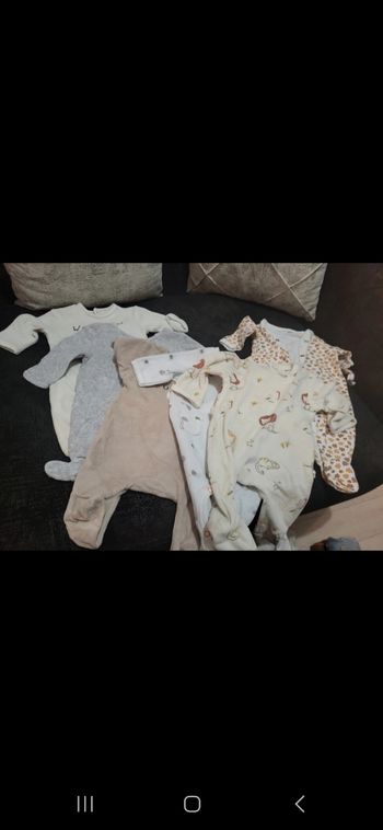 Lot de 6 pyjamas Taille 1 mois