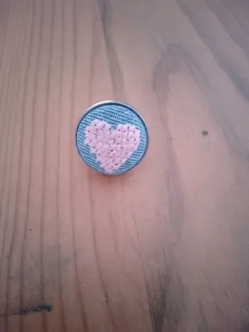 Pin's brodé