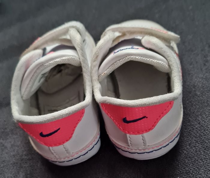 Basket blanche et rose Nike - 18,5 - photo numéro 3