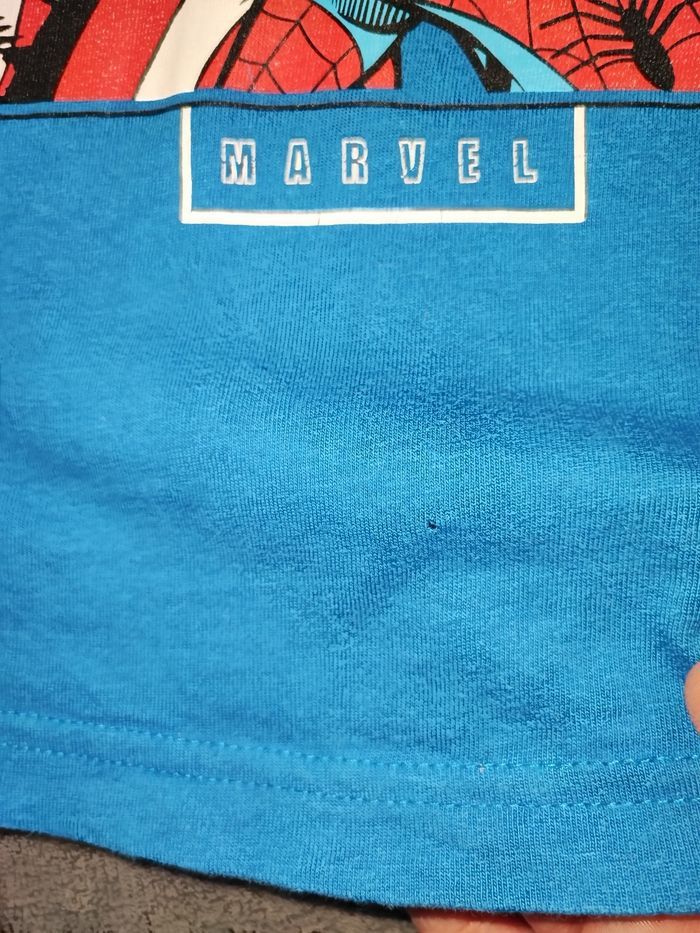Tee-shirt marvel 5/ 6 ans - photo numéro 2