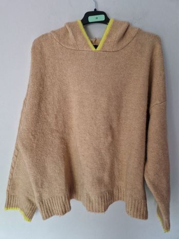 Magnifique pull à capuche taille 38 Stradivarius