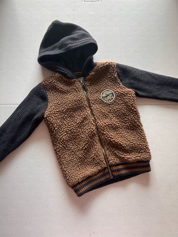 Veste polaire dirkje  taille 2 ans 92 cm Très bon état   Prix sur les lots            #bébé #bebegarcon #naissance #naissancegarcon #nourrisson #maternité #sacfemme #grossesse #ensemblebebe #prixnegociable #prixlots #chauffebiberon #éveil #eveilbebe #joue