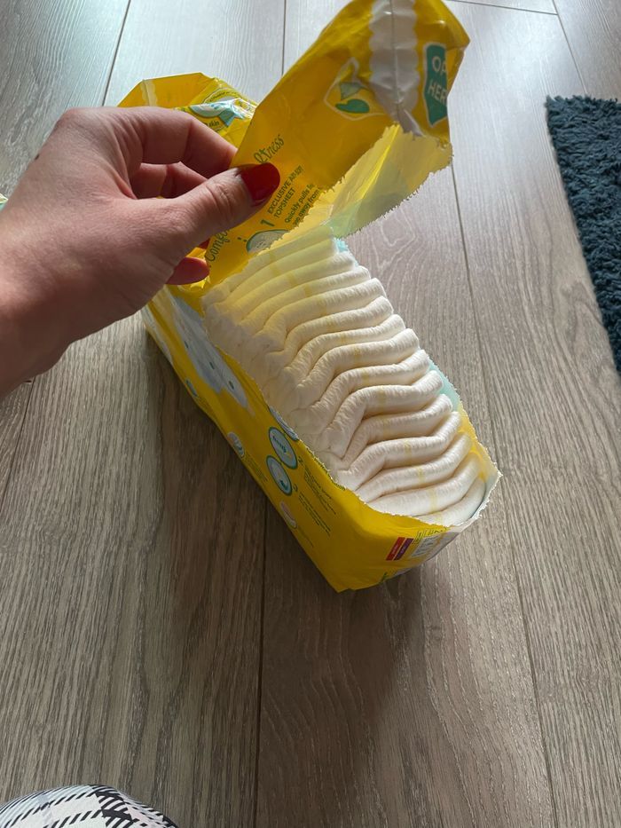 Couche pampers Premium, taille 2 - photo numéro 2