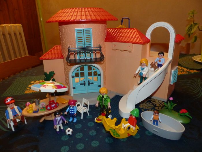 Playmobils la grande villa moderne + persos - photo numéro 2