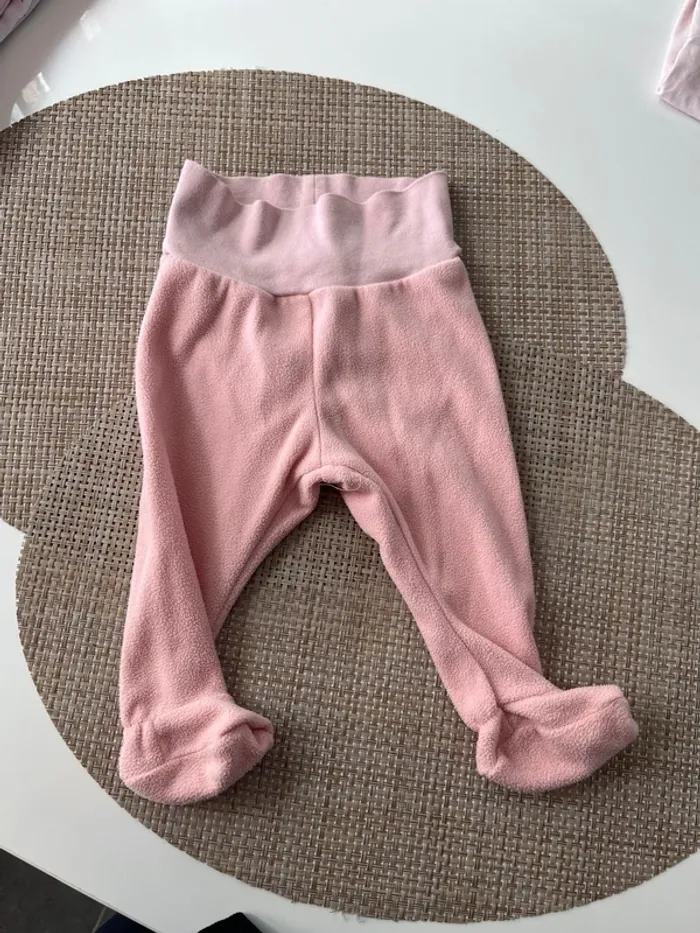 3 Pantalons avec protège pied taille 6 mois - photo numéro 4