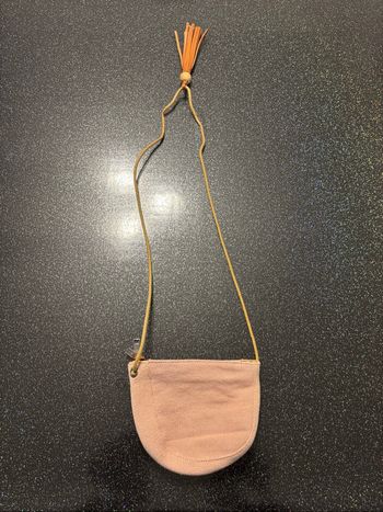 Sac avec lanière et fermeture tirette