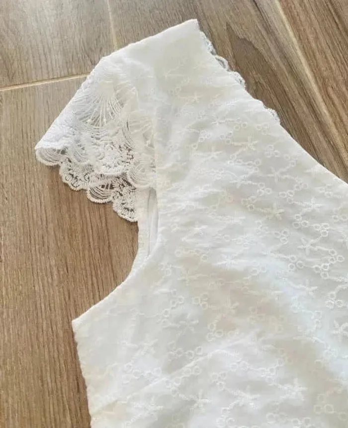 Belle blouse blanche dos nu V taille 38/40 - photo numéro 3