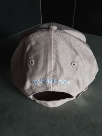 Magnifique casquette Burberry neuve