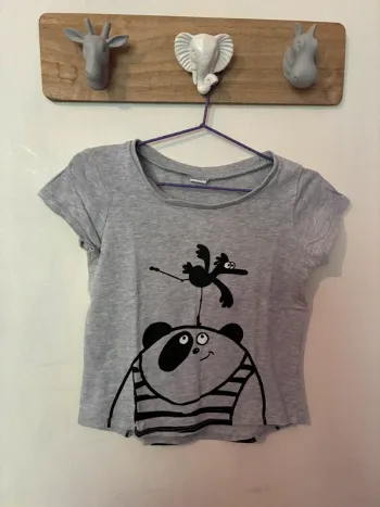 T-shirt manches courtes, 2-3 ans, sans marque.