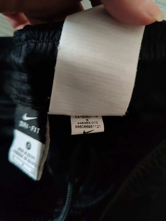 🙂 short de foot garçon en 8/10 ans Nike 🙂 - photo numéro 5