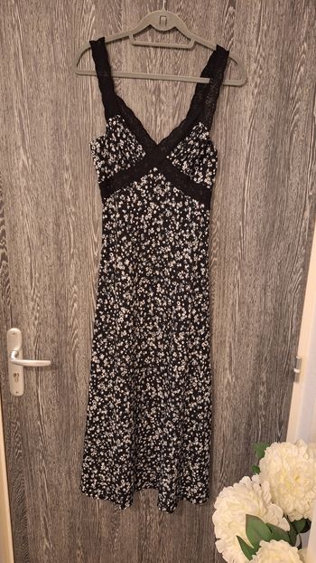 Robe longue imprimé fleuri et dentelle noir et blanc