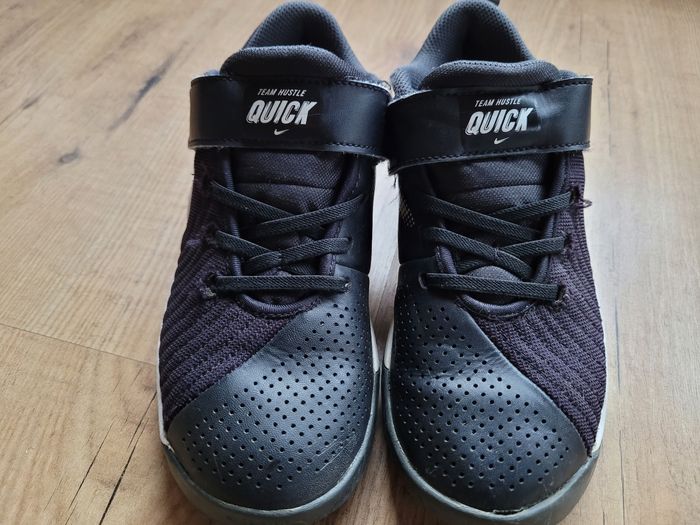 Baskets fille Nike taille 35 idéal pour le basket - photo numéro 2