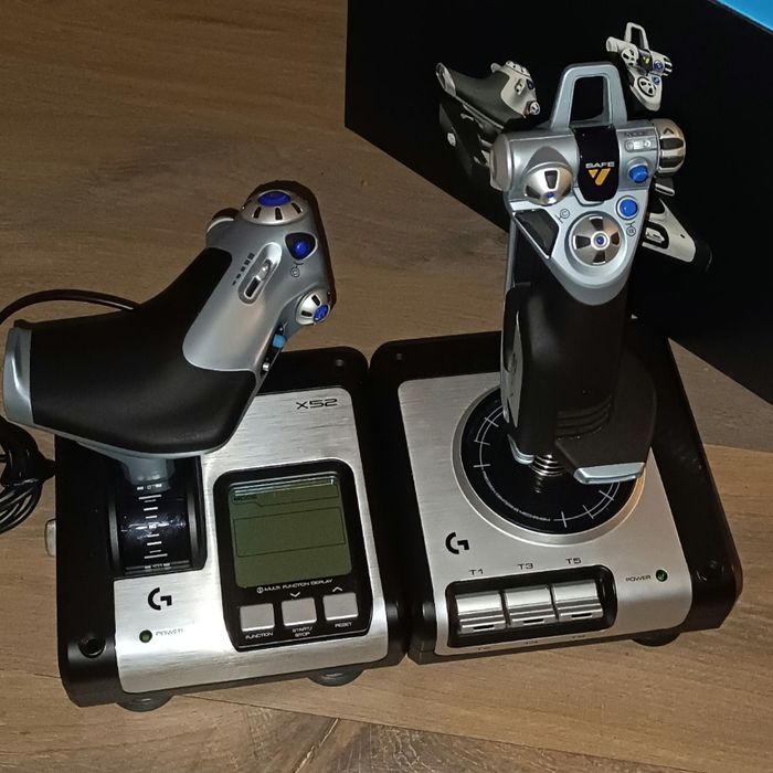 Logitech X52