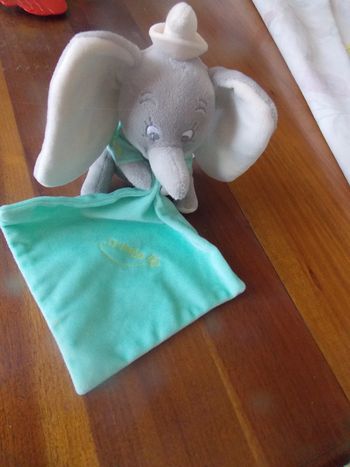 Doudou Mouchoir Disney  Nicotoy Dumbo Eléphant