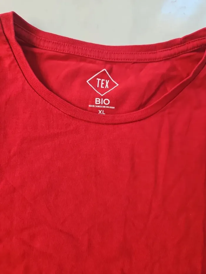 Tee-shirt femme / haut rouge / tee-shirt rouge - photo numéro 3
