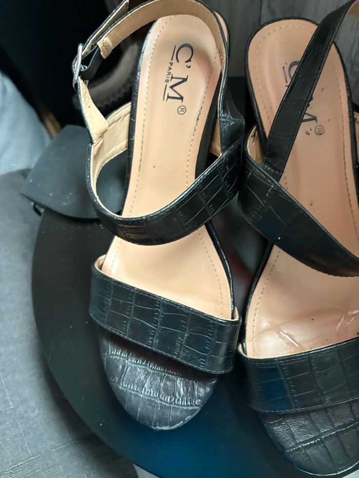 Sandales noires à talon aspect croco - photo numéro 4