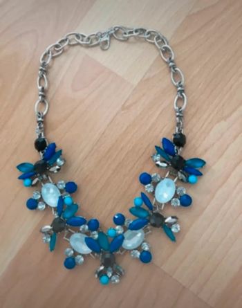 Collier bleu